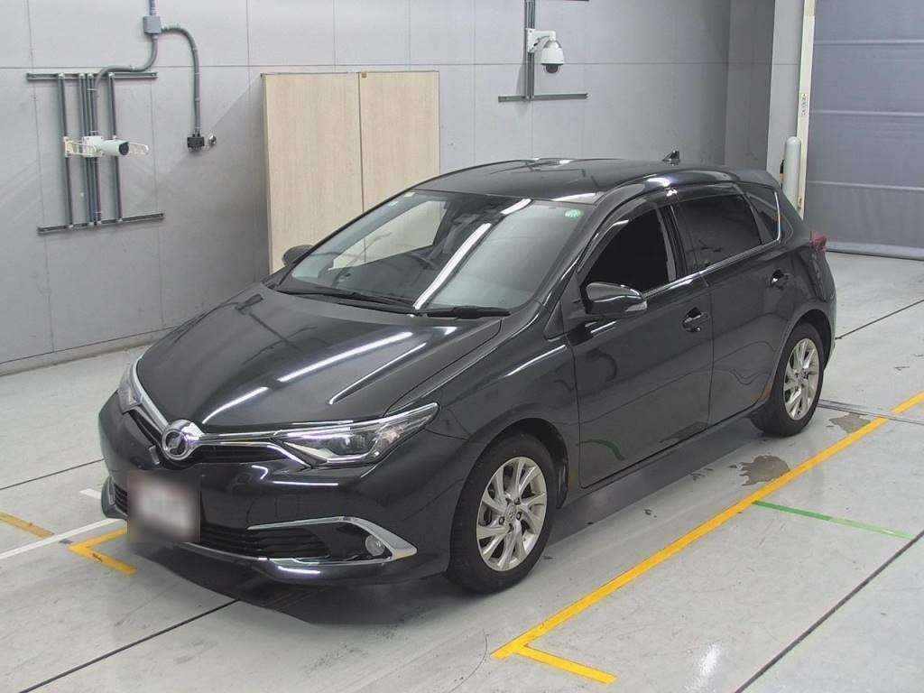 2015 Toyota Auris NZE181H[0]