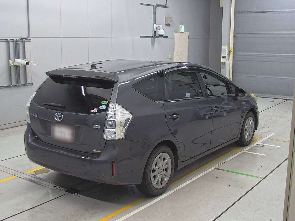 2012 Toyota Prius alpha ZVW40W[1]