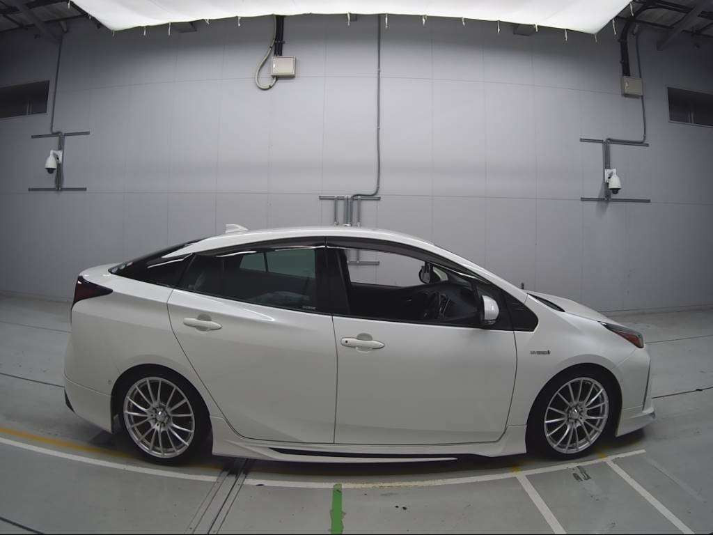 2019 Toyota Prius ZVW51[2]