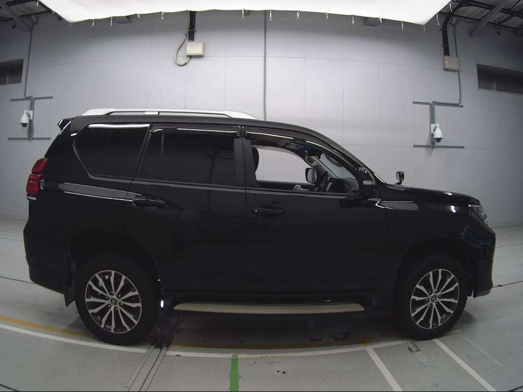 2018 Toyota Land Cruiser Prado TRJ150W[2]