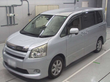 2010 Toyota Noah