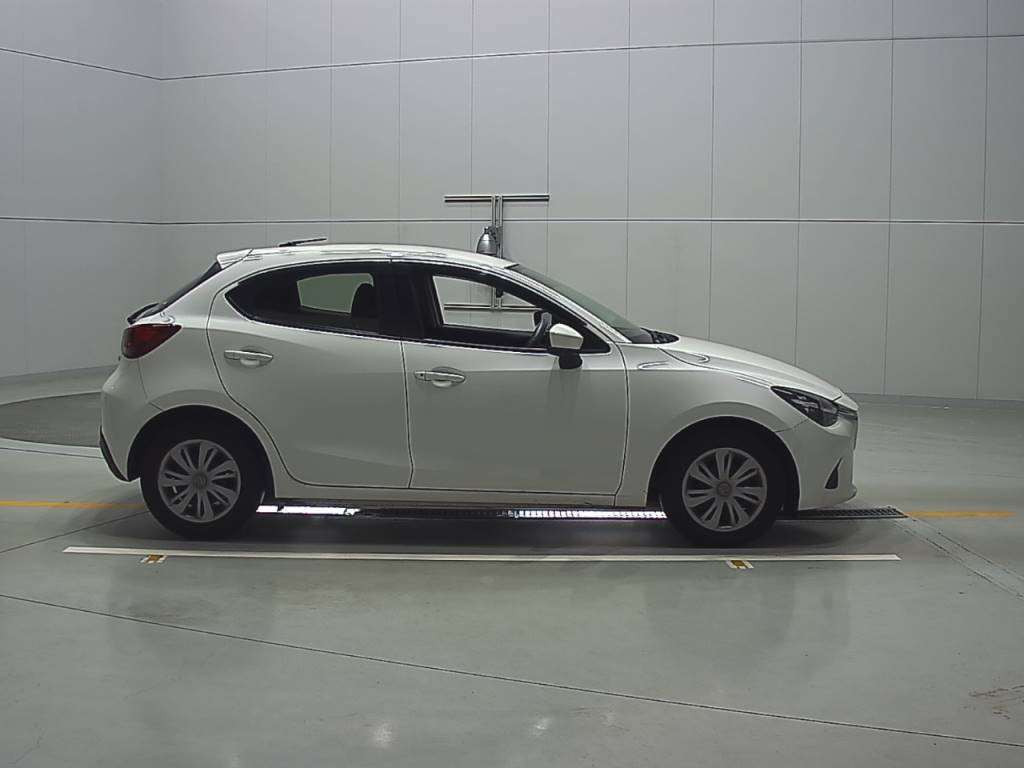 2017 Mazda Demio DJ3FS[2]