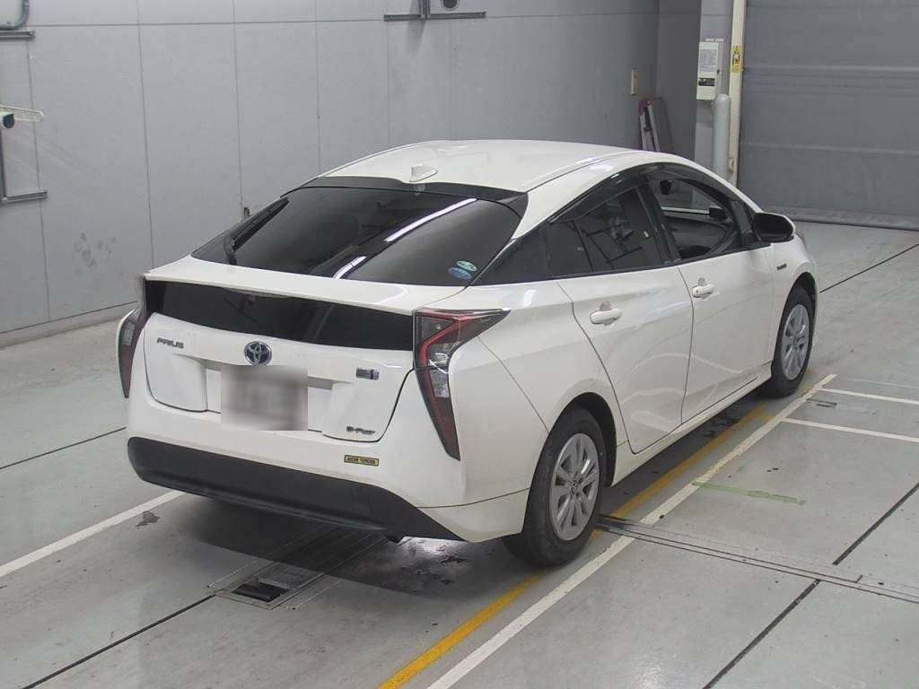 2017 Toyota Prius ZVW55[1]