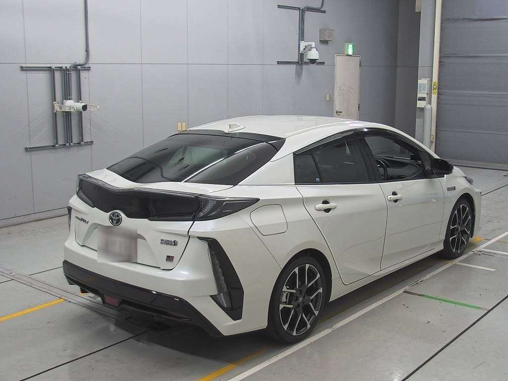 2020 Toyota Prius PHV ZVW52[1]