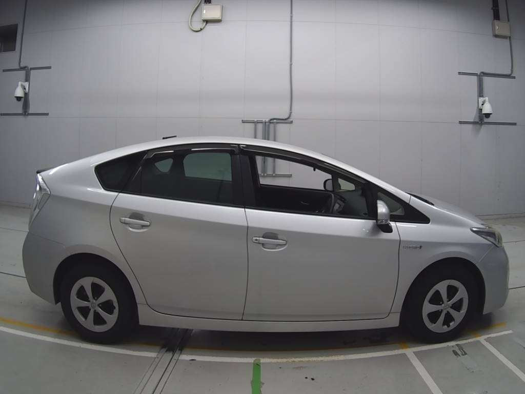 2013 Toyota Prius ZVW30[2]