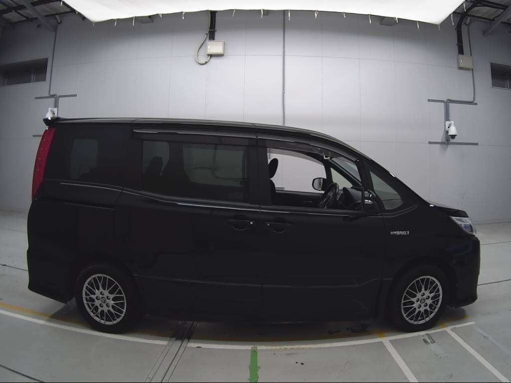 2016 Toyota Noah ZWR80W[2]