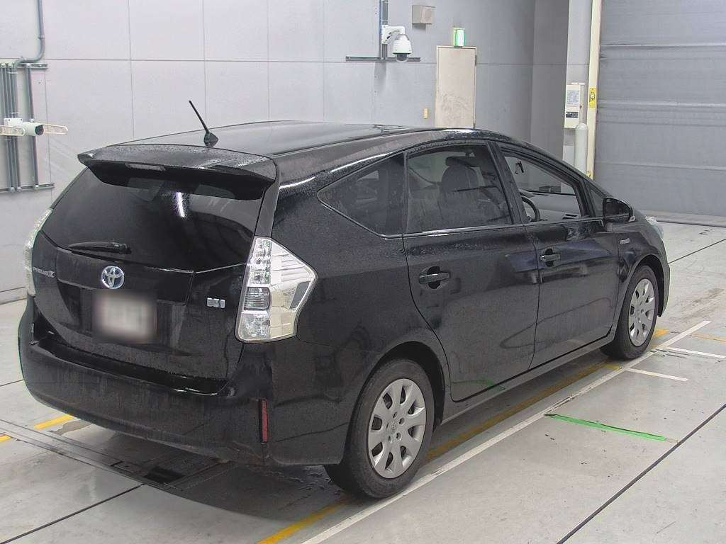 2012 Toyota Prius alpha ZVW41W[1]