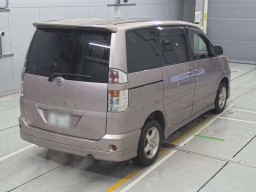 2002 Toyota Voxy