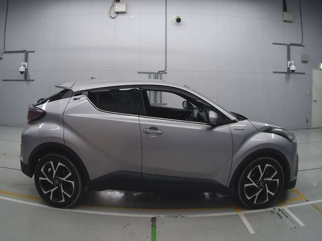 2017 Toyota C-HR ZYX10[2]