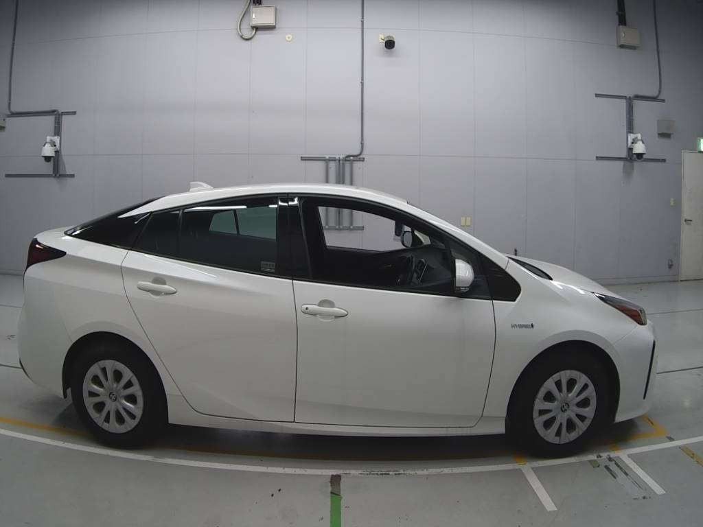 2019 Toyota Prius ZVW51[2]