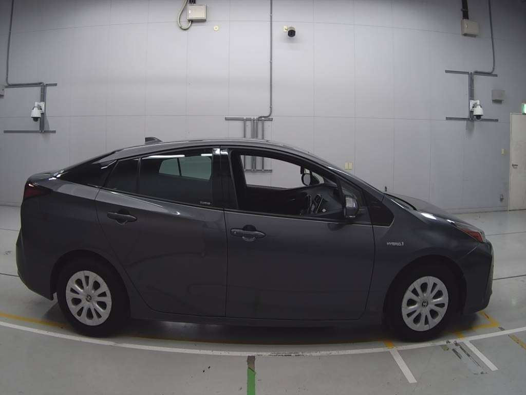 2019 Toyota Prius ZVW51[2]