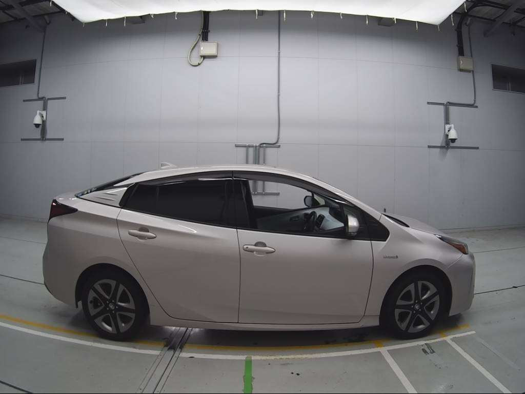 2019 Toyota Prius ZVW51[2]