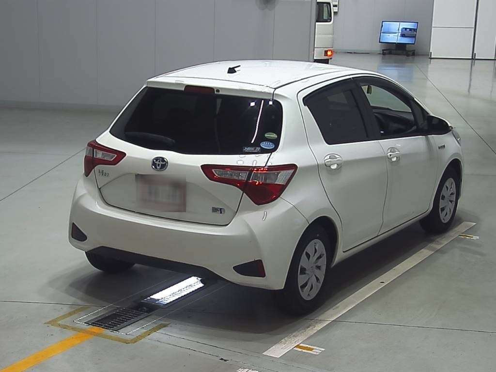 2017 Toyota Vitz NHP130[1]