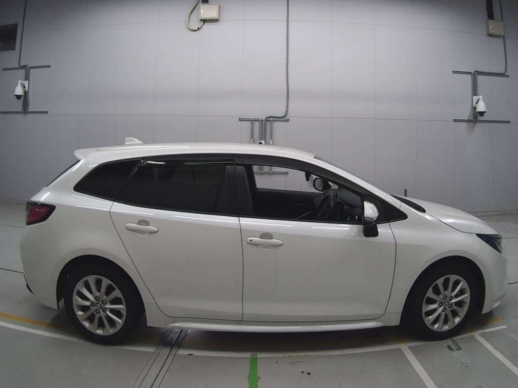 2020 Toyota Corolla Touring Wagon ZRE212W[2]