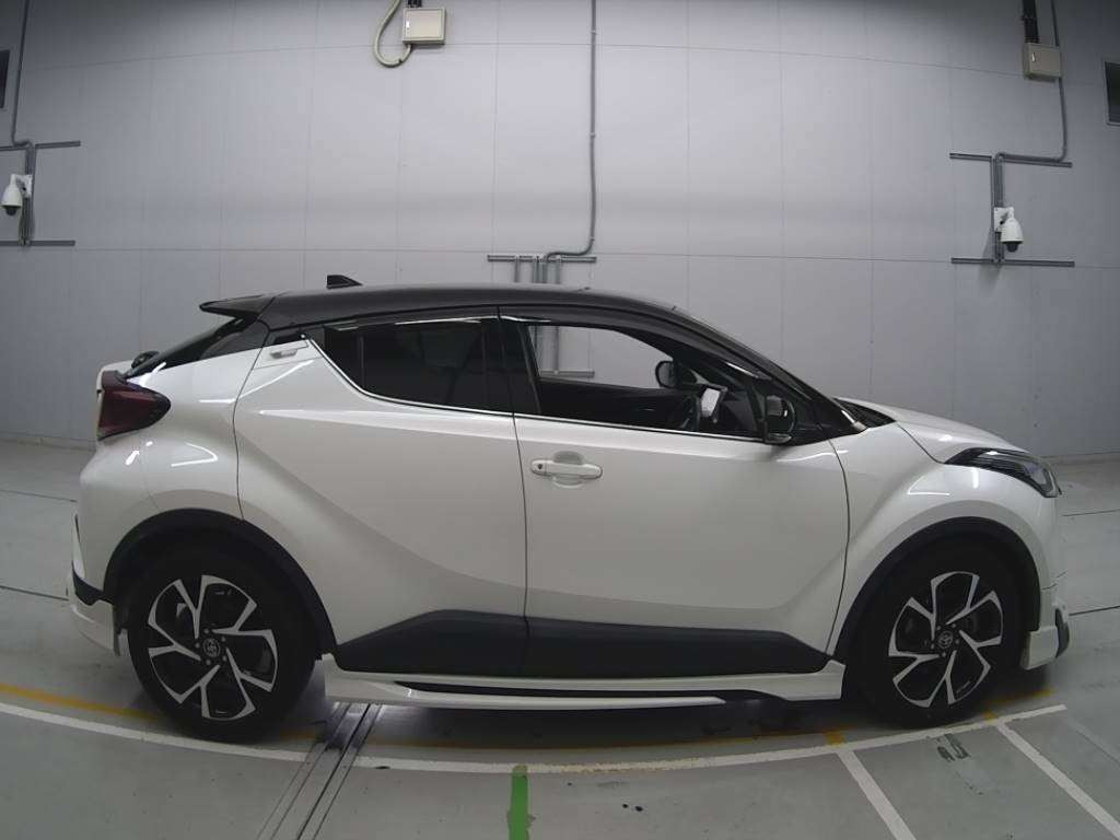 2018 Toyota C-HR NGX10[2]