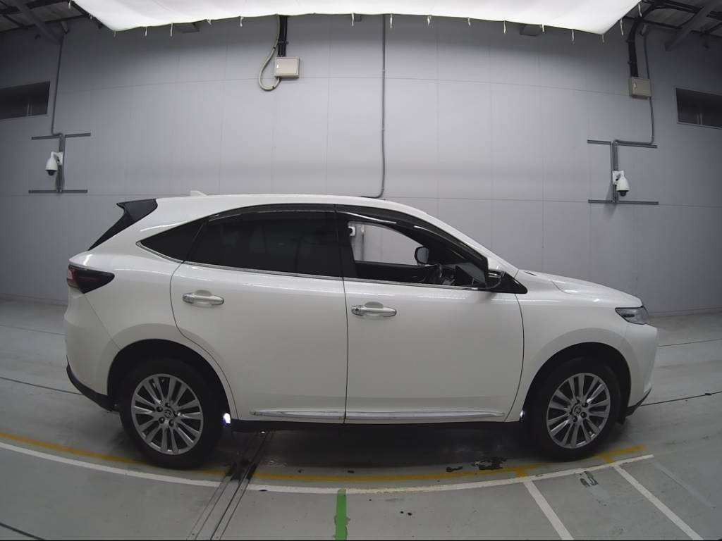 2020 Toyota Harrier ZSU60W[2]