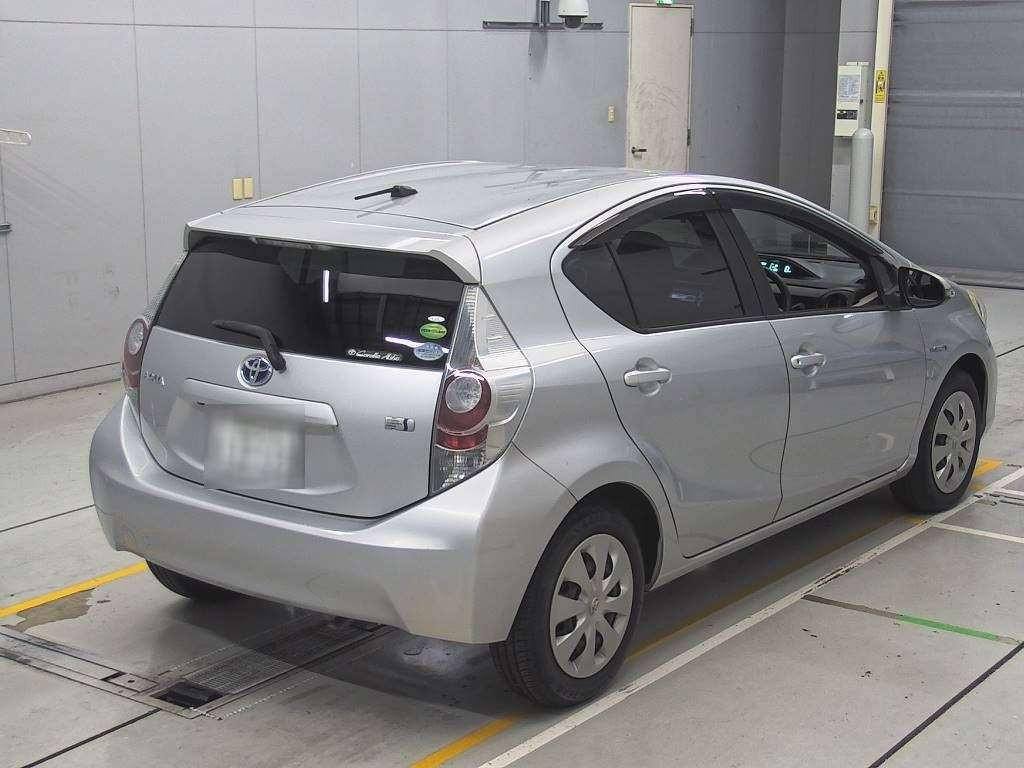 2014 Toyota Aqua NHP10[1]