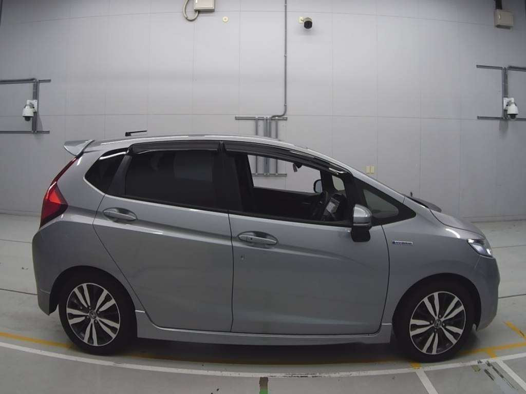 2016 Honda Fit Hybrid GP5[2]