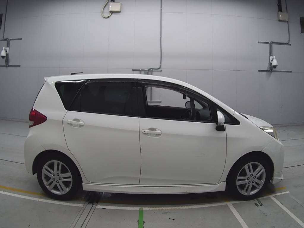 2011 Subaru Trezia NCP120X[2]