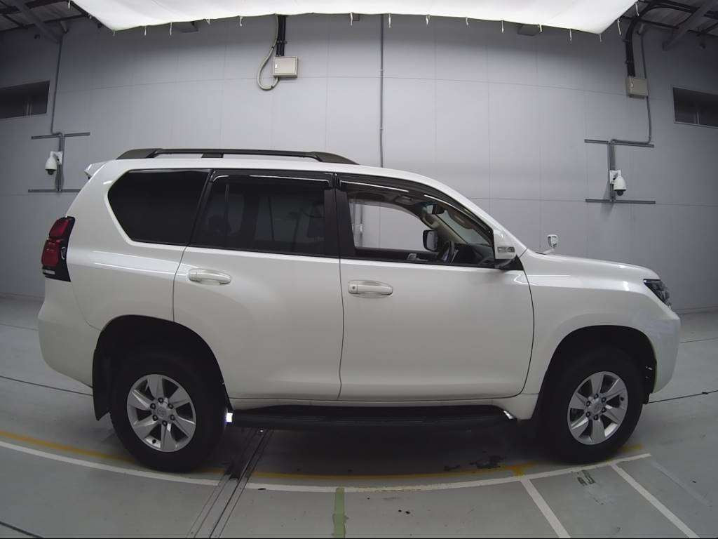 2021 Toyota Land Cruiser Prado TRJ150W[2]