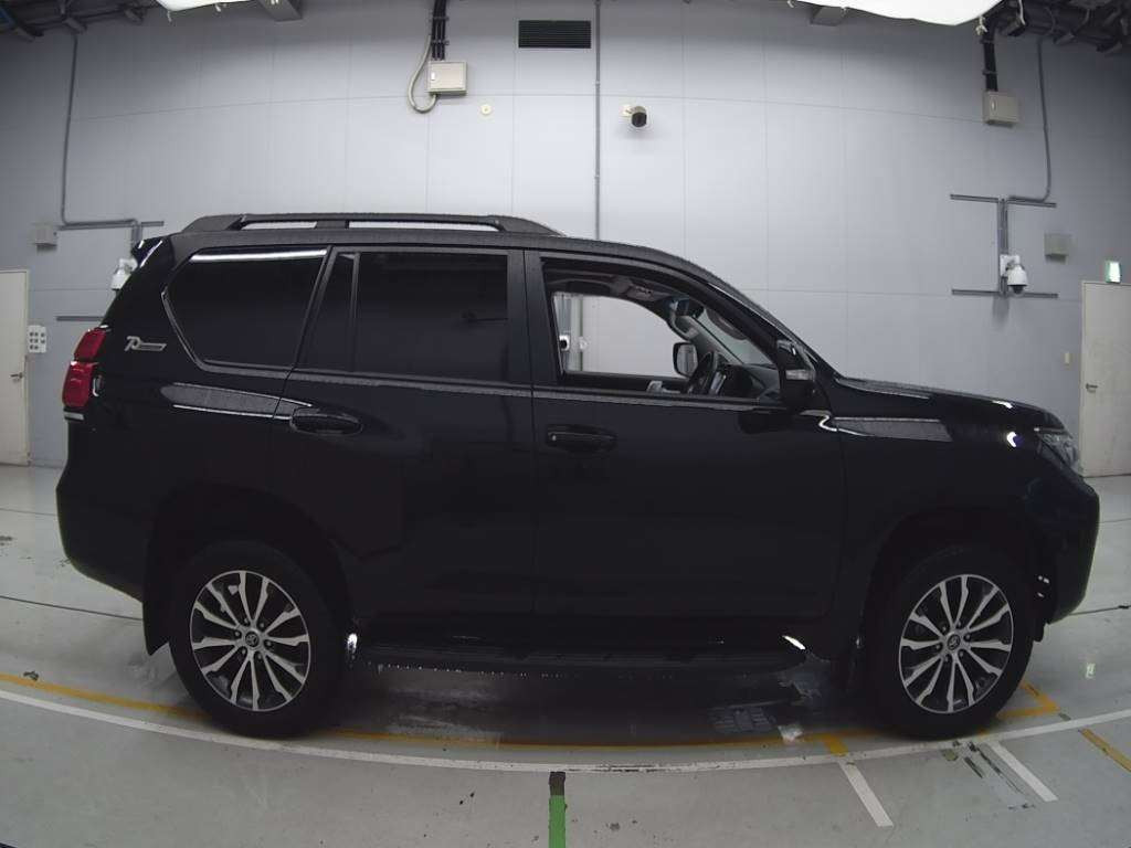 2021 Toyota Land Cruiser Prado TRJ150W[2]