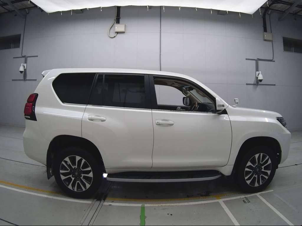 2022 Toyota Land Cruiser Prado GDJ151W[2]