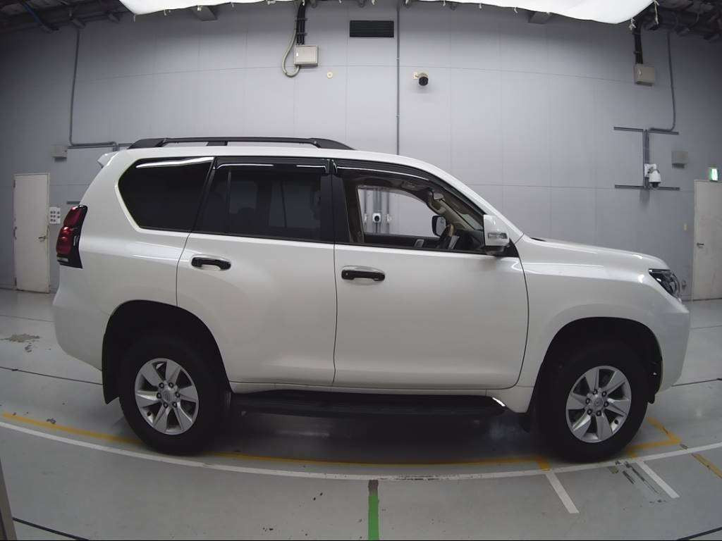 2023 Toyota Land Cruiser Prado TRJ150W[2]