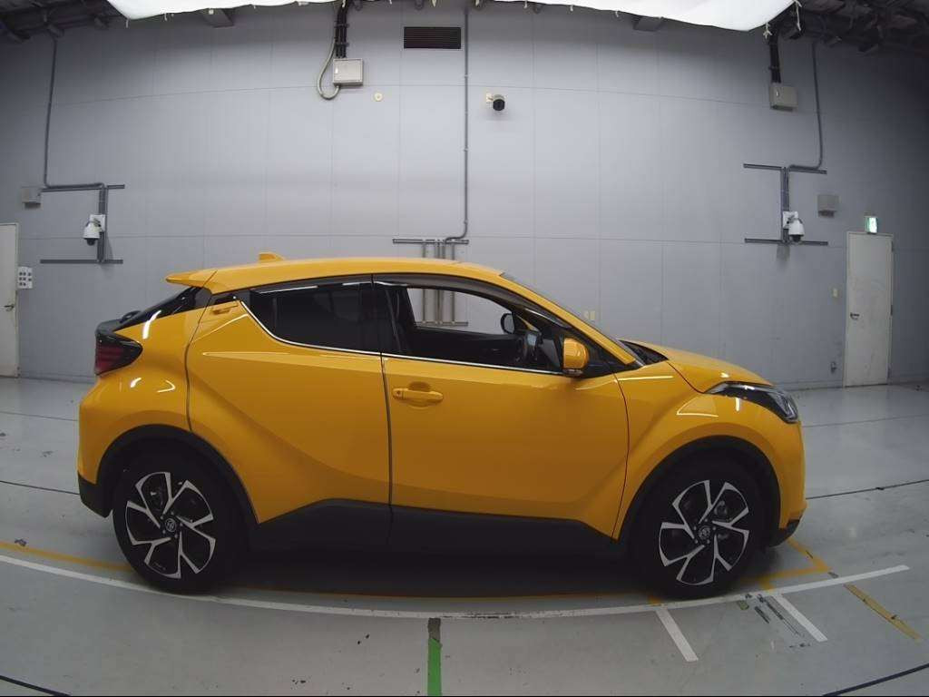 2022 Toyota C-HR ZYX11[2]