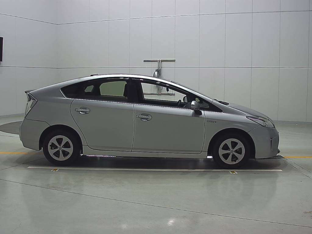 2014 Toyota Prius ZVW30[2]