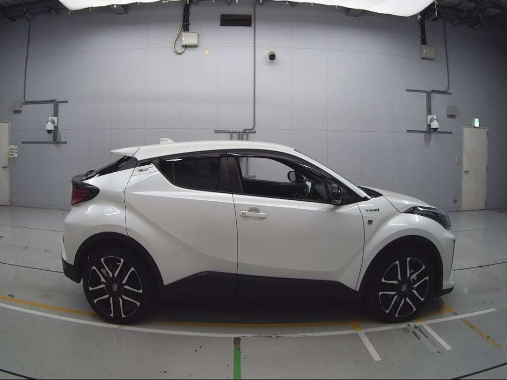 2020 Toyota C-HR ZYX11[2]