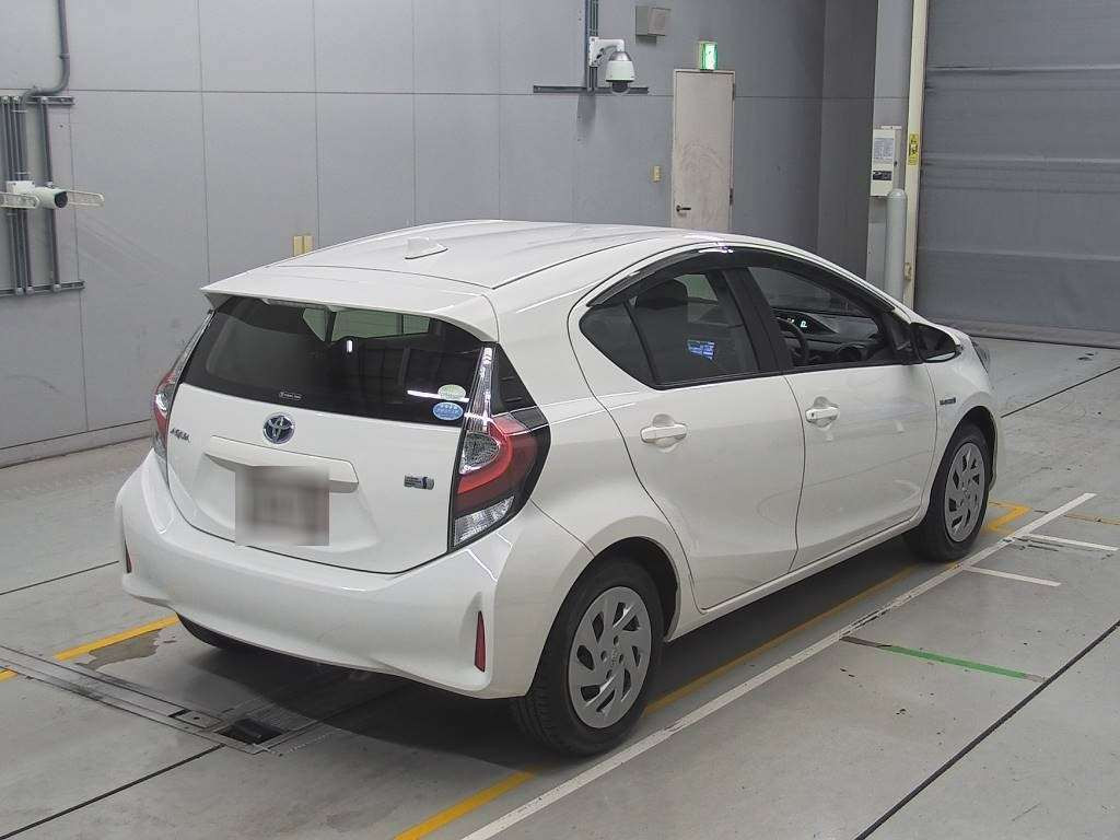 2017 Toyota Aqua NHP10[1]