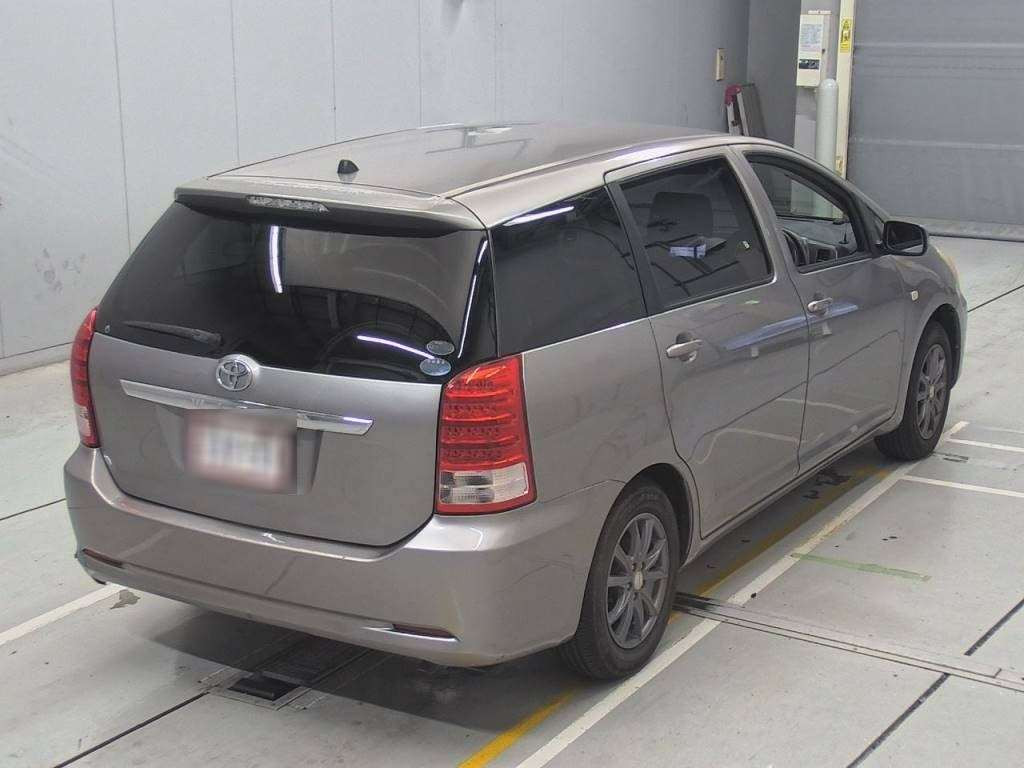 2005 Toyota Wish ZNE10G[1]