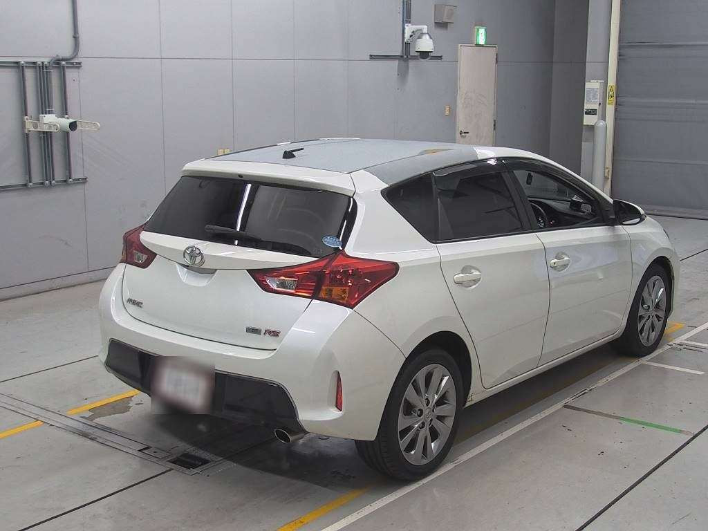 2012 Toyota Auris ZRE186H[1]