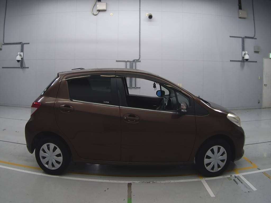 2012 Toyota Vitz KSP130[2]