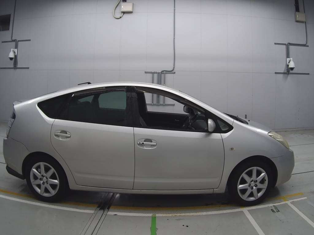 2005 Toyota Prius NHW20[2]