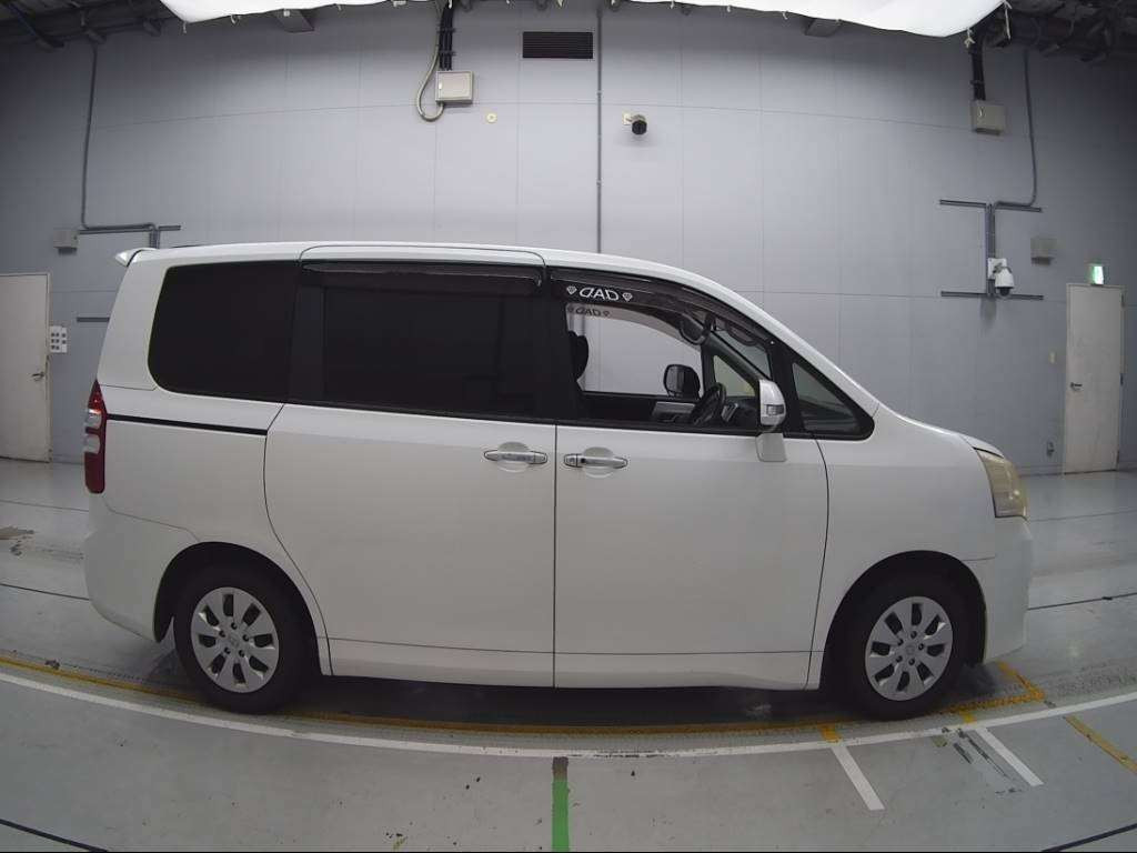 2012 Toyota Noah ZRR75G[2]