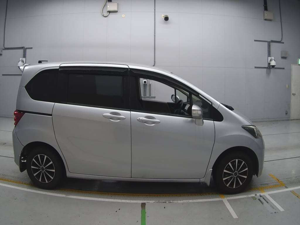 2010 Honda Freed GB3[2]