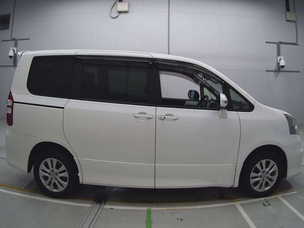 2012 Toyota Noah ZRR75W[2]