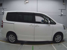 2012 Toyota Noah