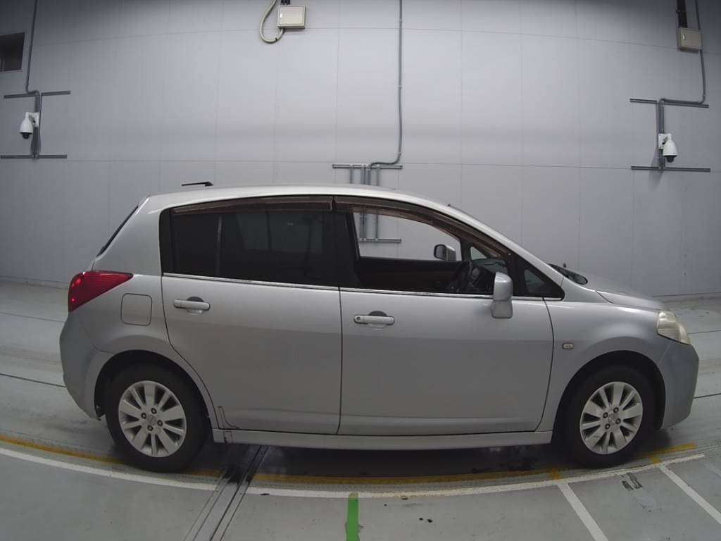 2005 Nissan Tiida C11[2]