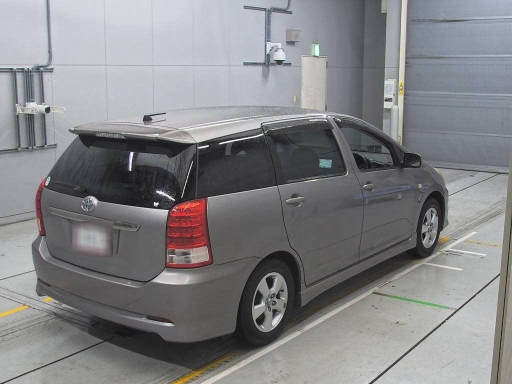 2005 Toyota Wish ZNE10G[1]