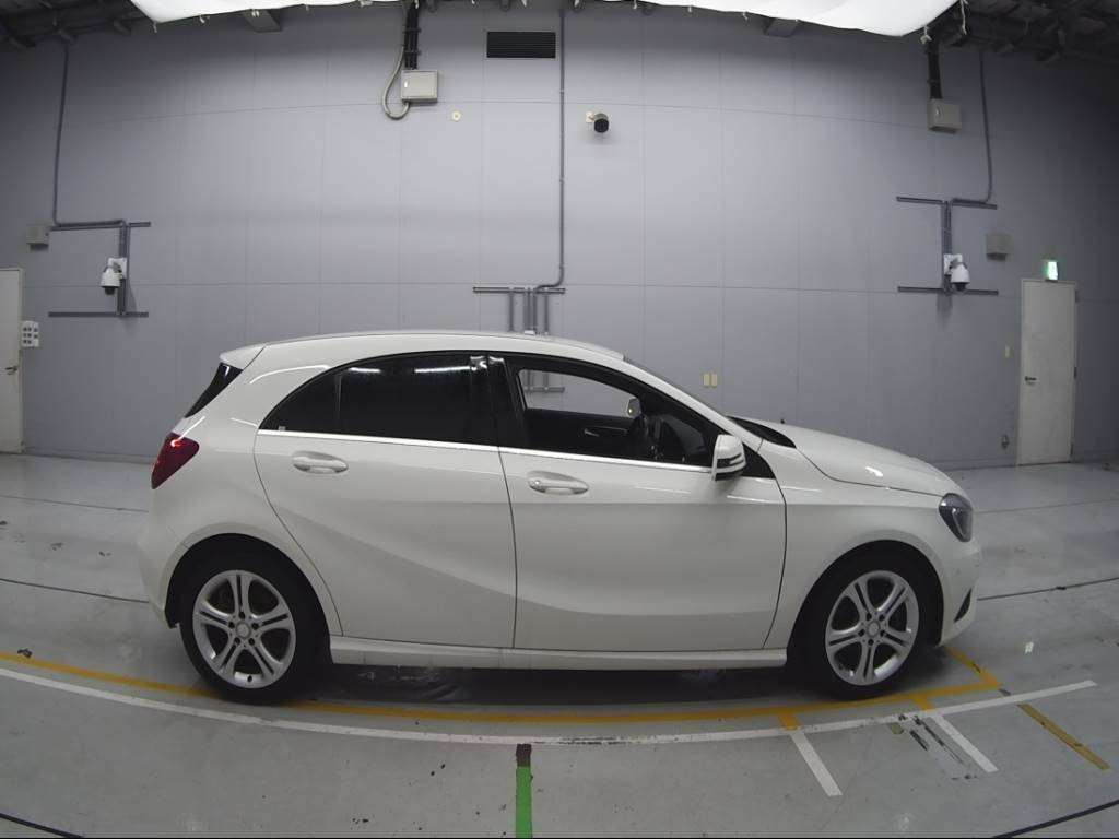 2013 Mercedes Benz A-Class 176042[2]