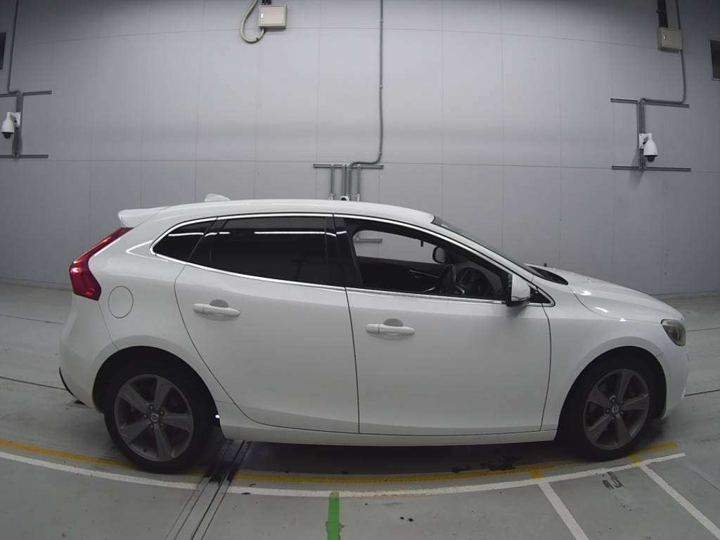 2014 Volvo V40 MB4164T[2]