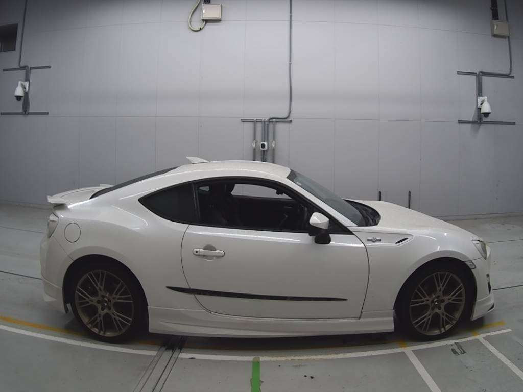 2012 Toyota 86 ZN6[2]