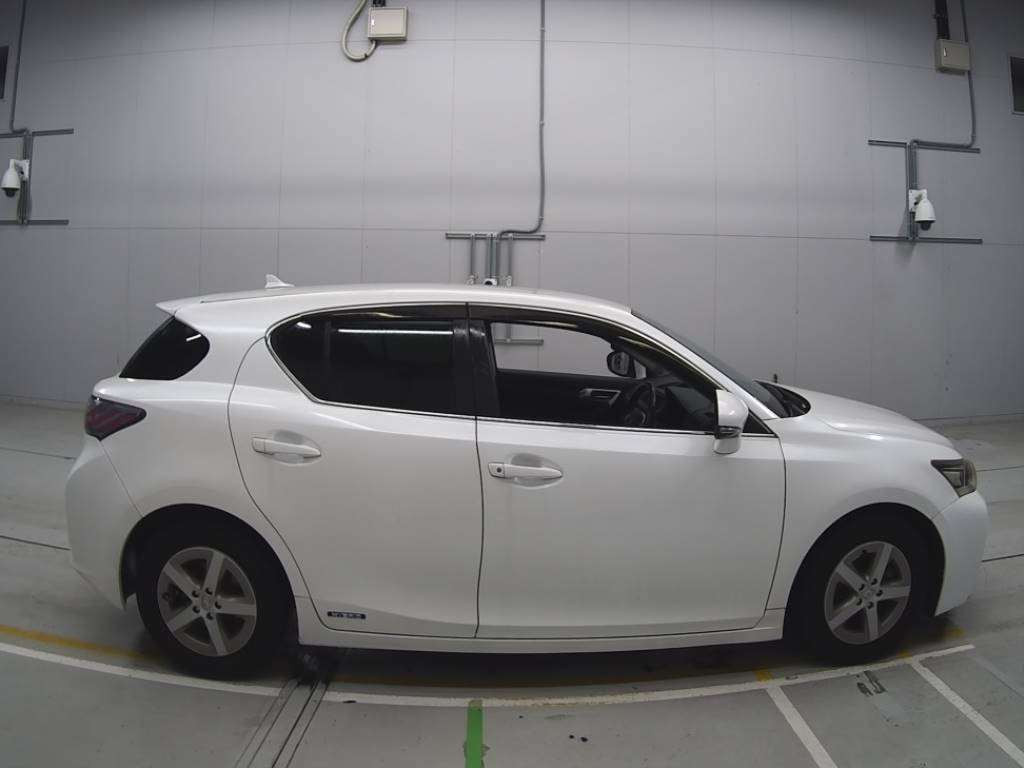 2011 Lexus CT ZWA10[2]