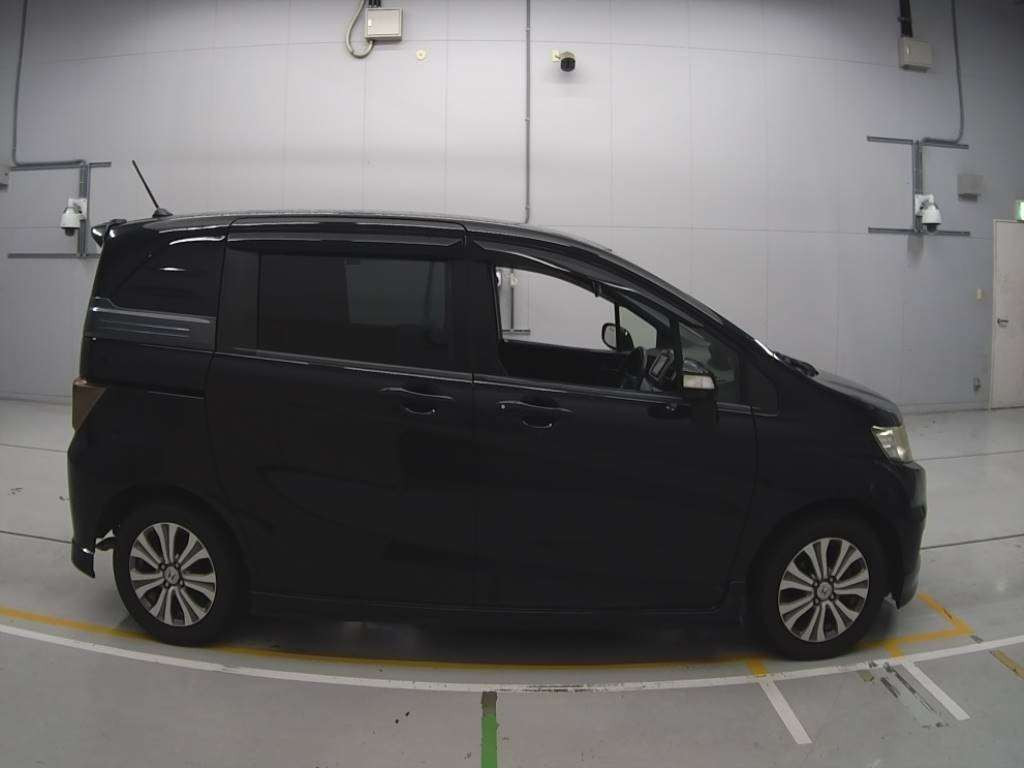 2012 Honda Freed Spike GB3[2]