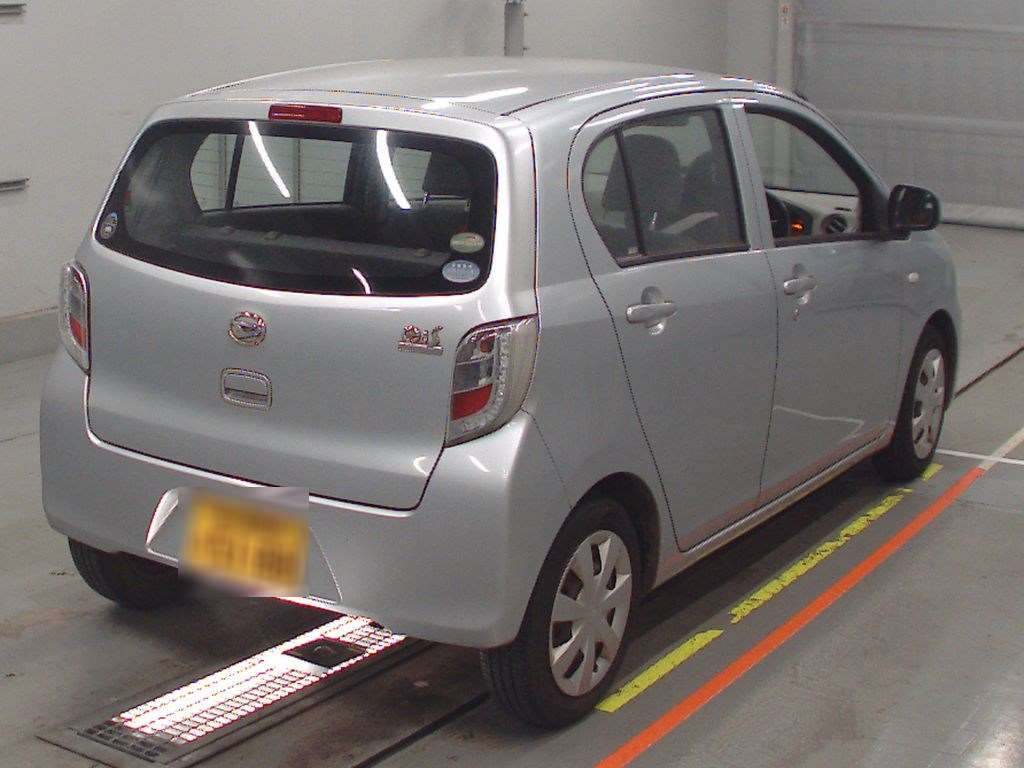 2016 Daihatsu Mira es LA300S[1]