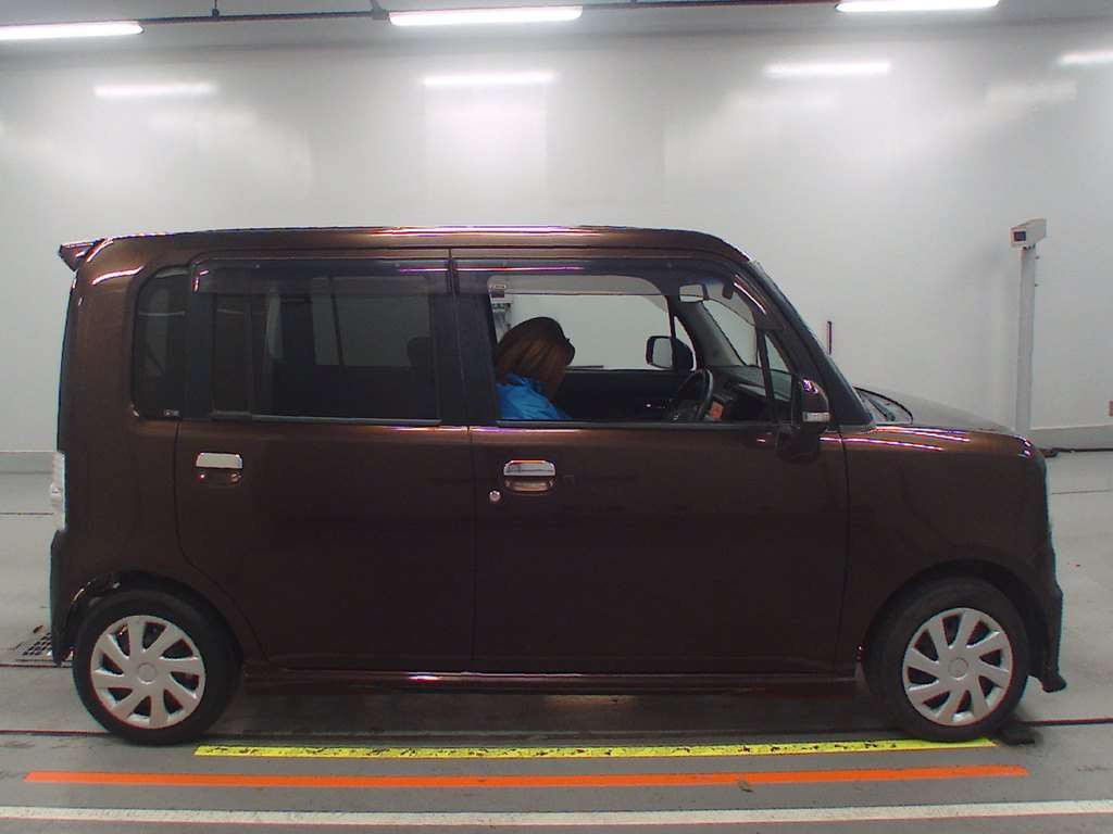 2011 Daihatsu Move Conte Custom L575S[2]