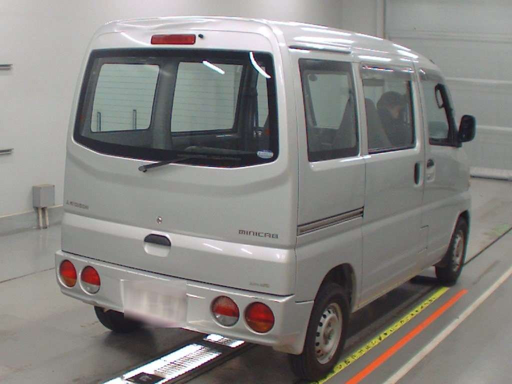 2002 Mitsubishi Minicab Van U62V[1]