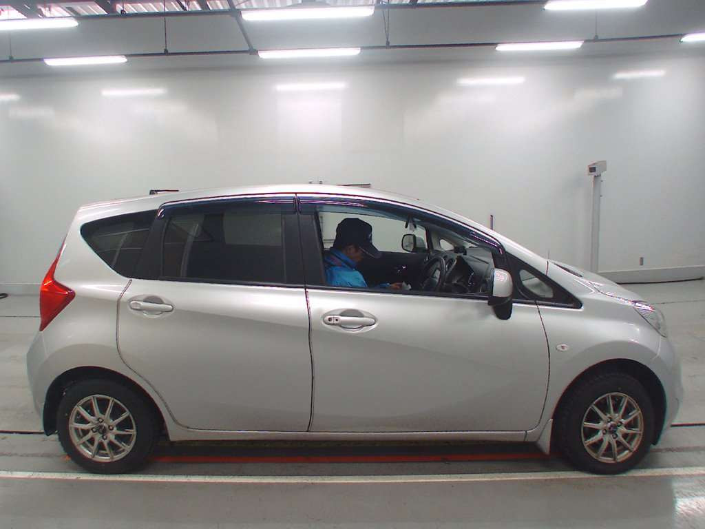 2013 Nissan Note E12[2]